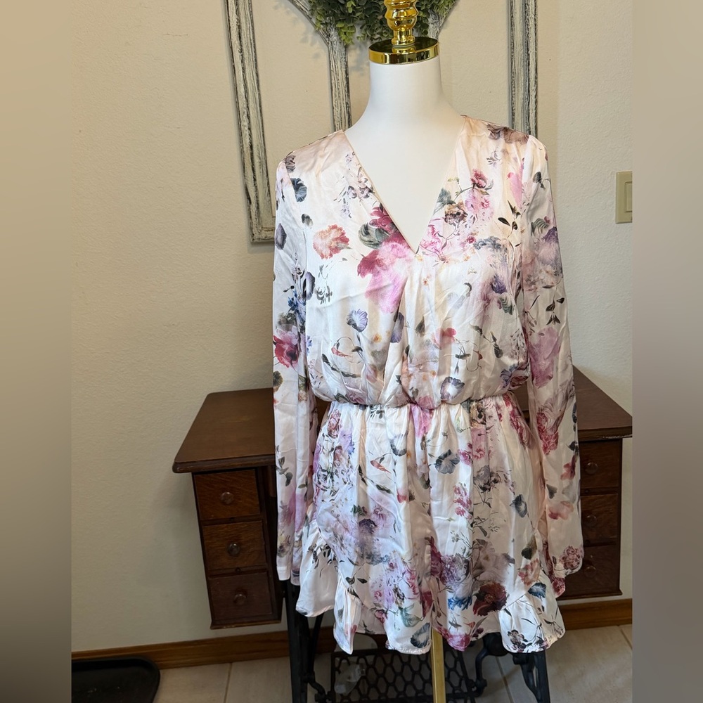 Missguided Floral Romper - Picture 1 of 7